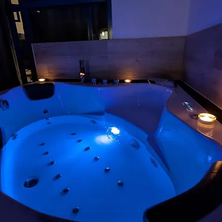 Cosy With Terrace & Jacuzzi