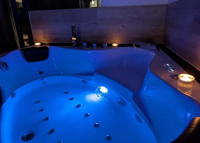 Cosy With Terrace & Jacuzzi