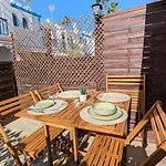 Σπίτι διακοπών Cosy With Terrace & Jacuzzi *