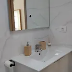 Cosy With Terrace & Jacuzzi Σπίτι διακοπών *
